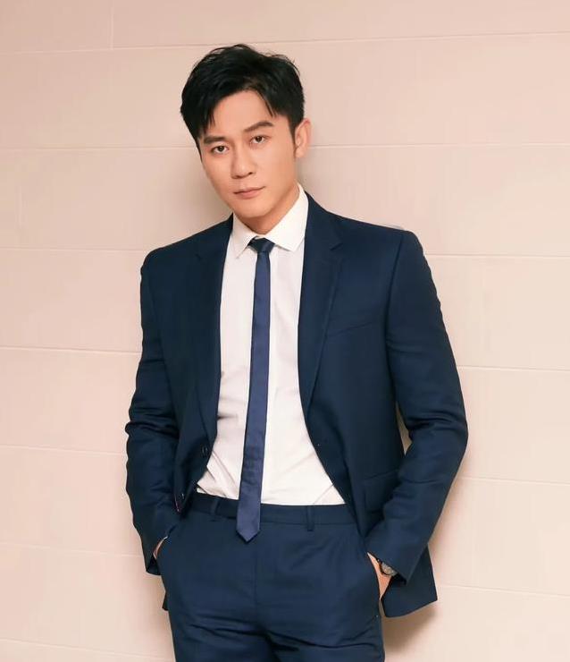 李晨十年坚守跑男，从硬汉演员到综艺常驻，究竟值不值?