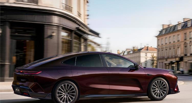 对标A6L的中大型轿车，只要14.28万？吉利银河星耀8开启预售