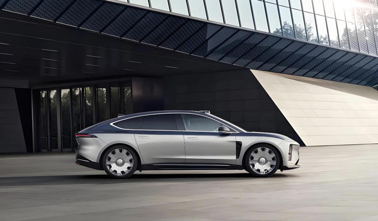 又一国产行政级豪车，900V快充平台、81.8万起，限量199台