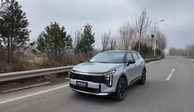 2.0T+8AT 轴距2755mm 双联屏座舱 10万出头买合资SUV 真香了？