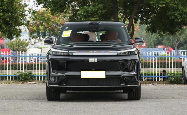 不到20万的新能源中大型SUV，银河M9和钛7谁更值？该怎么选？