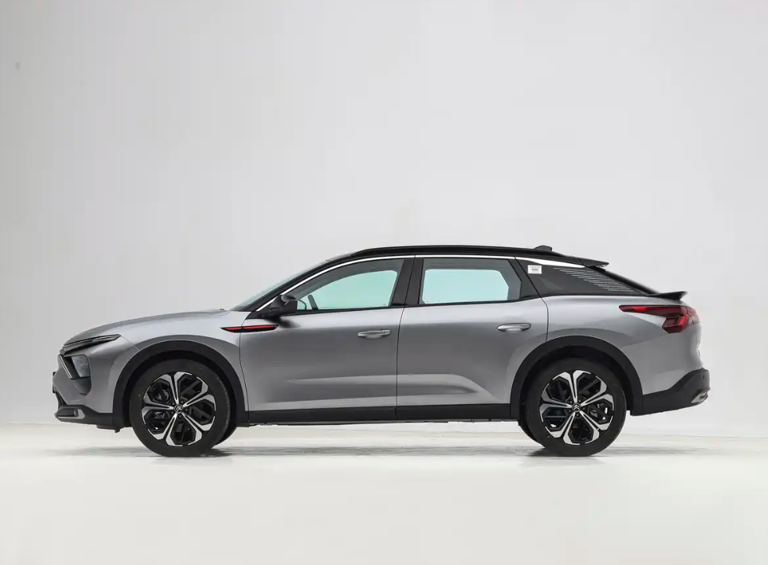 新款凡尔赛C5 X正式上市！看到价格，网友：终于想通了