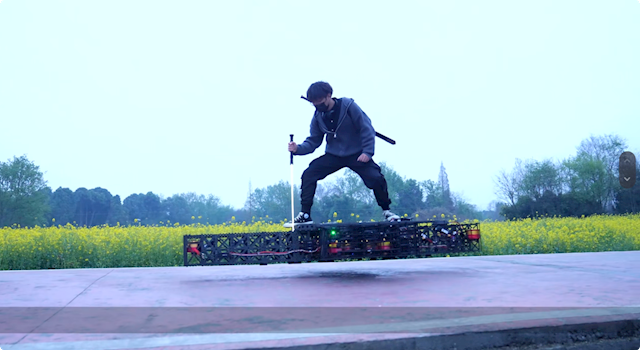 武侠梦成真 男子自研载人飞剑 御剑飞行不是传说