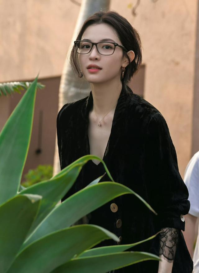 向涵之何时美成这样了？新剧搭陈伟霆太好磕了，女主被衬成绿叶