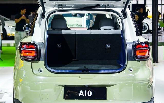 10万纯电SUV装上激光雷达和200TOPS芯片，零跑A10开起来真香吗