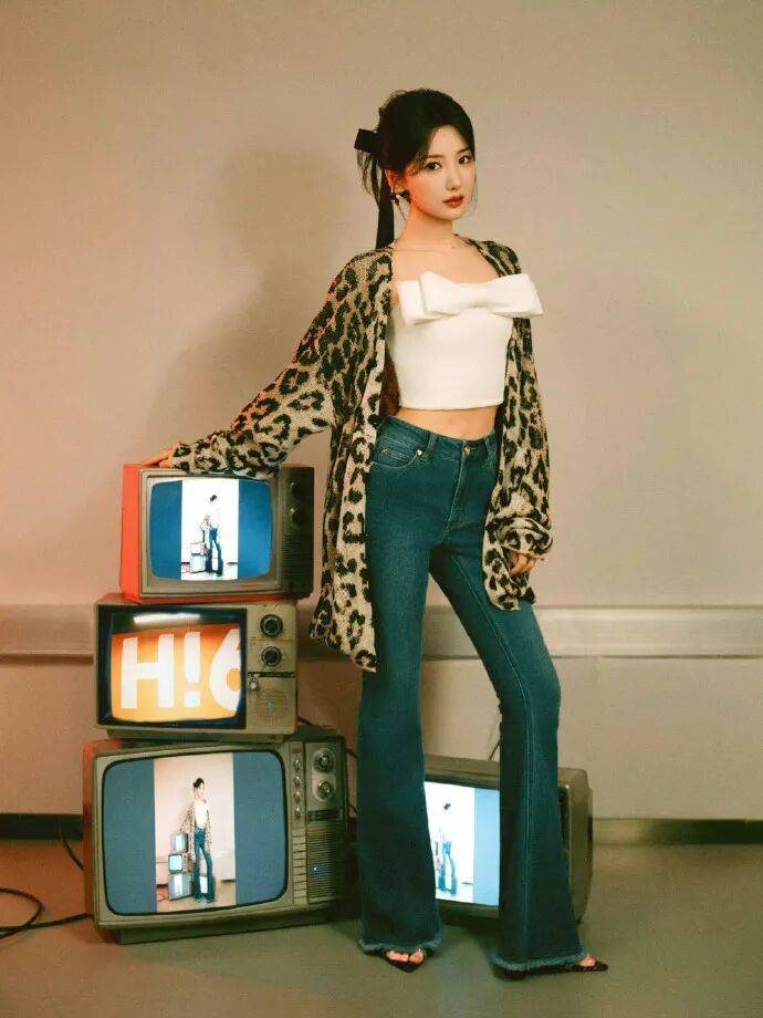 毛晓彤女装牛仔裤彰显男性特征？网友骂设计反人体工学