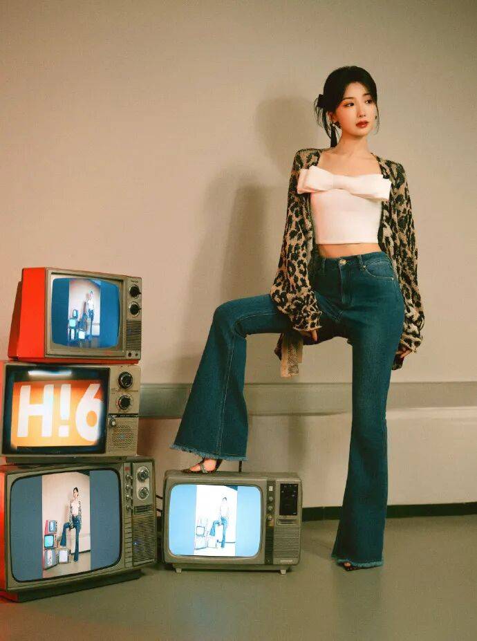 毛晓彤女装牛仔裤彰显男性特征？网友骂设计反人体工学