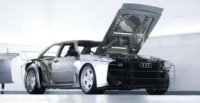 这台奥迪Quattro经典改装车，里面装着一台RS4的V8发动机