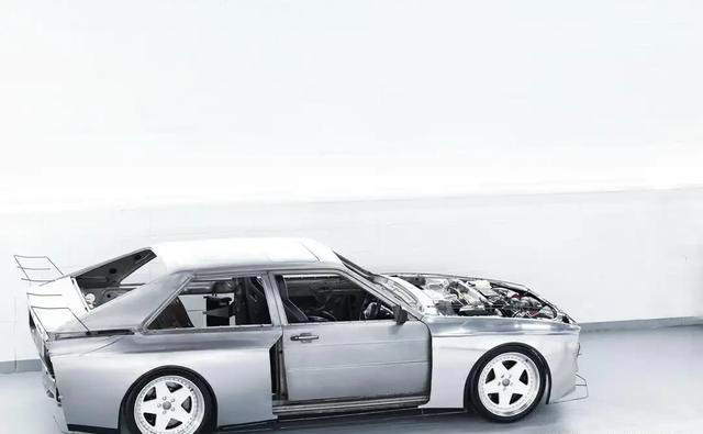 这台奥迪Quattro经典改装车，里面装着一台RS4的V8发动机