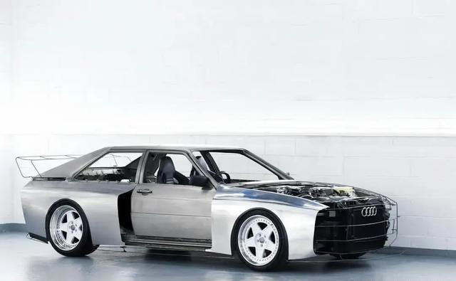 这台奥迪Quattro经典改装车，里面装着一台RS4的V8发动机