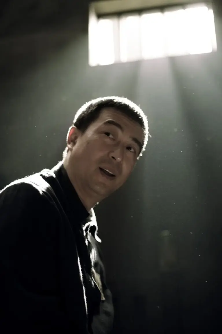 两部谍战剧凭啥封神？一部让张若昀大火，一部两大戏骨飙戏成经典