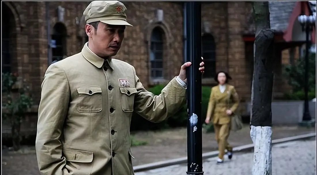 两部谍战剧凭啥封神？一部让张若昀大火，一部两大戏骨飙戏成经典