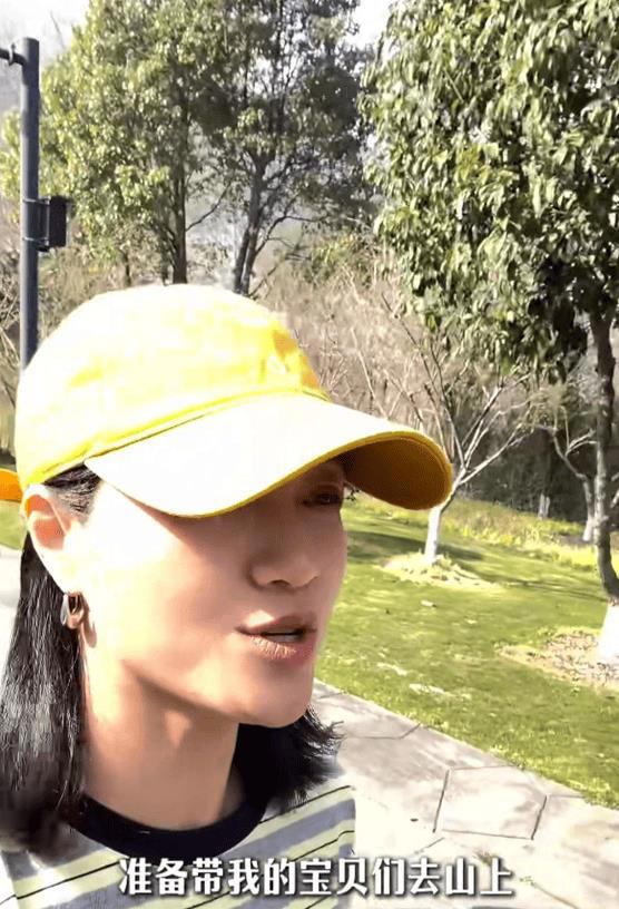 朱丹和老公带孩子上山挖笋!