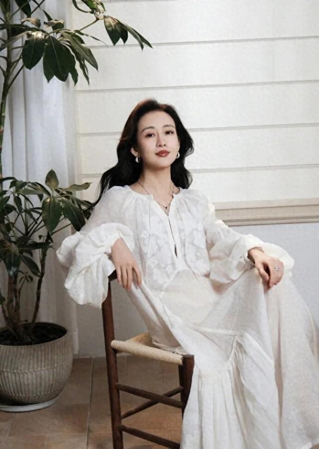 44岁王鸥官宣单身！德云社绯闻尘埃落定，活得清醒最自在