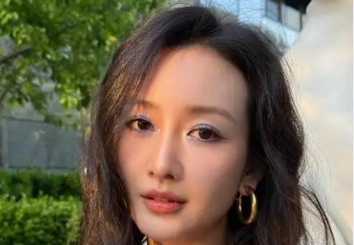 44岁王鸥官宣单身！德云社绯闻尘埃落定，活得清醒最自在