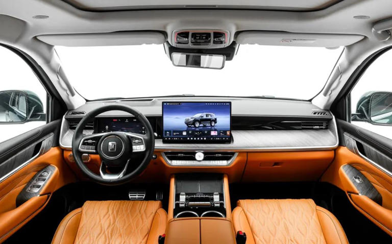 家用越野SUV怎么选？9AT、2.0T+插混系统，8.25L油耗比瑞虎9省油