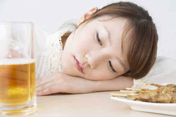 为啥喝酒会脸红，因为酒量差吗？酒量真的能练出来吗？