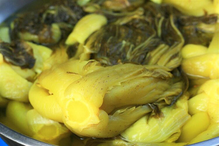 全球三分之一的肠癌在我国，提醒：不想肠道烂如泥，少吃两菜三肉