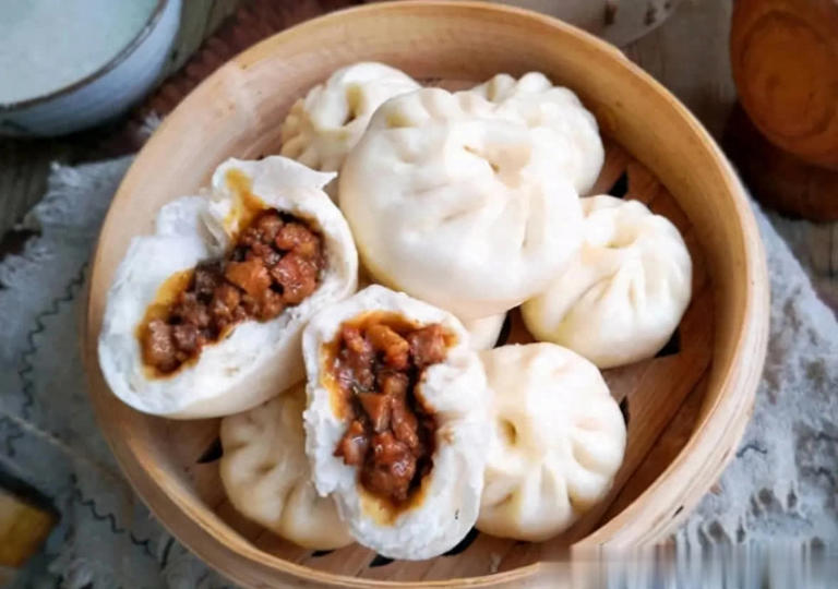 如何制作美味的酱肉包？掌握这些方法和技巧，让包子蓬松软糯、酱香四溢