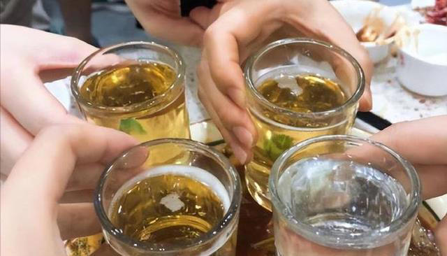 血栓是“吃”出来的？医生：不想患上脑血栓，这几种饮食最好少碰