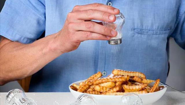 血栓是“吃”出来的？医生：不想患上脑血栓，这几种饮食最好少碰