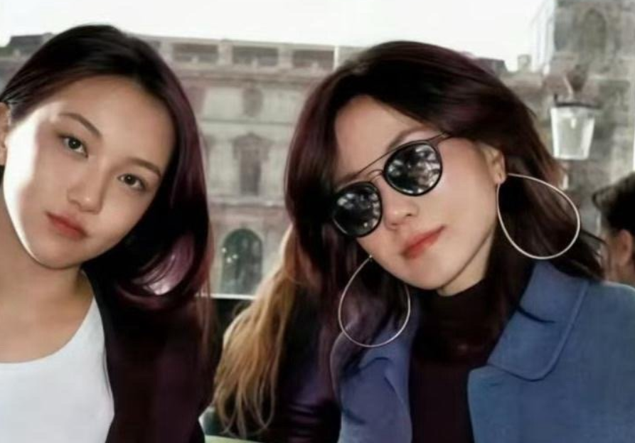 18岁李嫣分享兔唇手术照，治好后美得差点认不出！和继母同框五官好精致