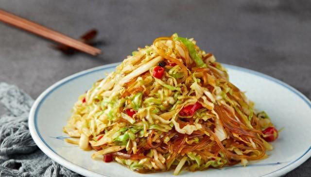 张红甫教你做包菜炒粉条，美味家常菜的制作与烹饪技巧
