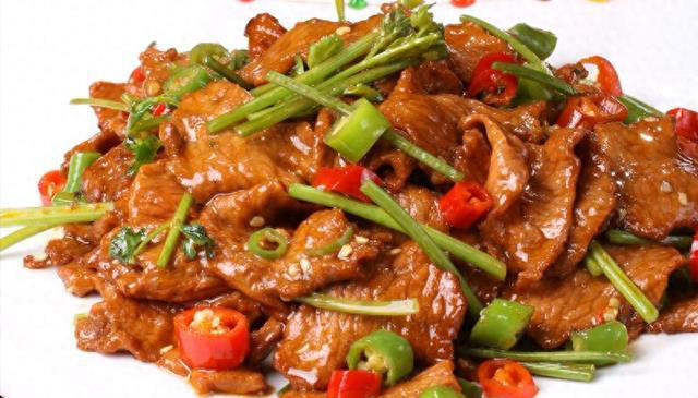 炒牛肉，切记不要放盐腌，分享腌制技巧，出锅后又嫩又滑，超入味