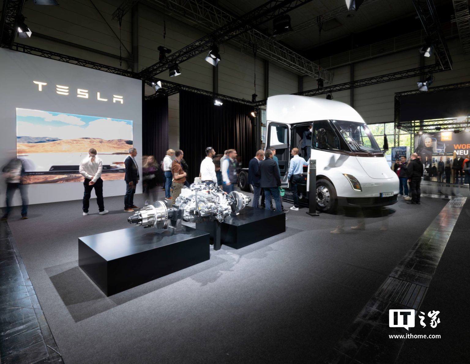 特斯拉 Semi 电动卡车工厂建设顺利,2026 年大规模量产 特斯拉 Semi 电动卡车工厂建设顺利,2026 年大规模量产