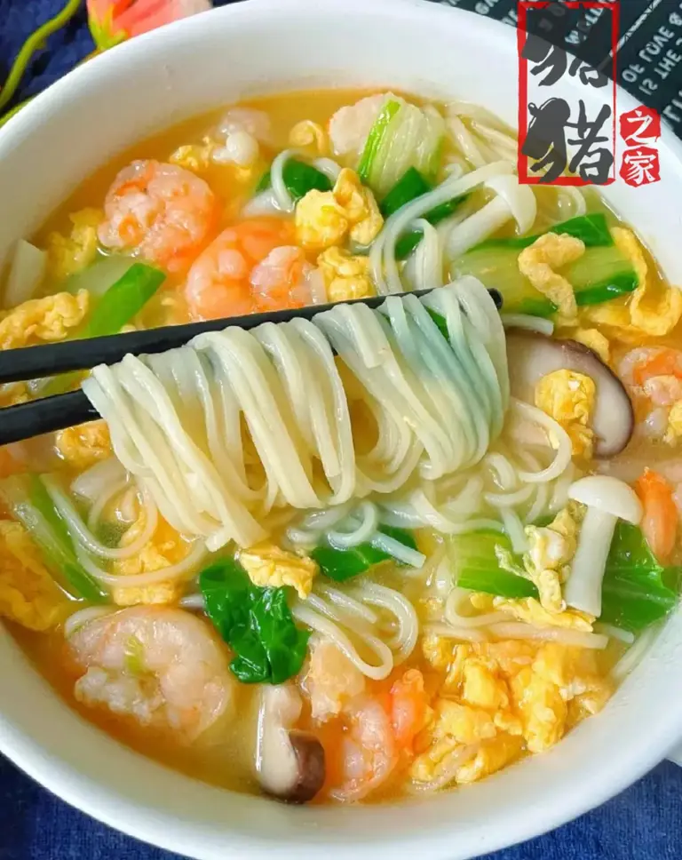 早餐来一碗热腾腾的面条，开始元气满满的一天