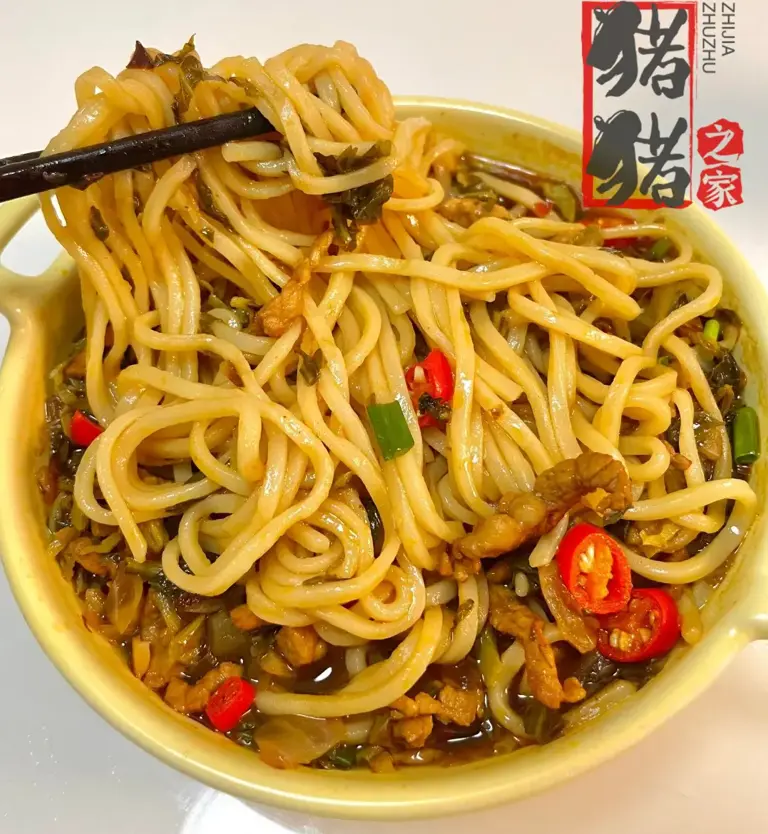 早餐来一碗热腾腾的面条，开始元气满满的一天