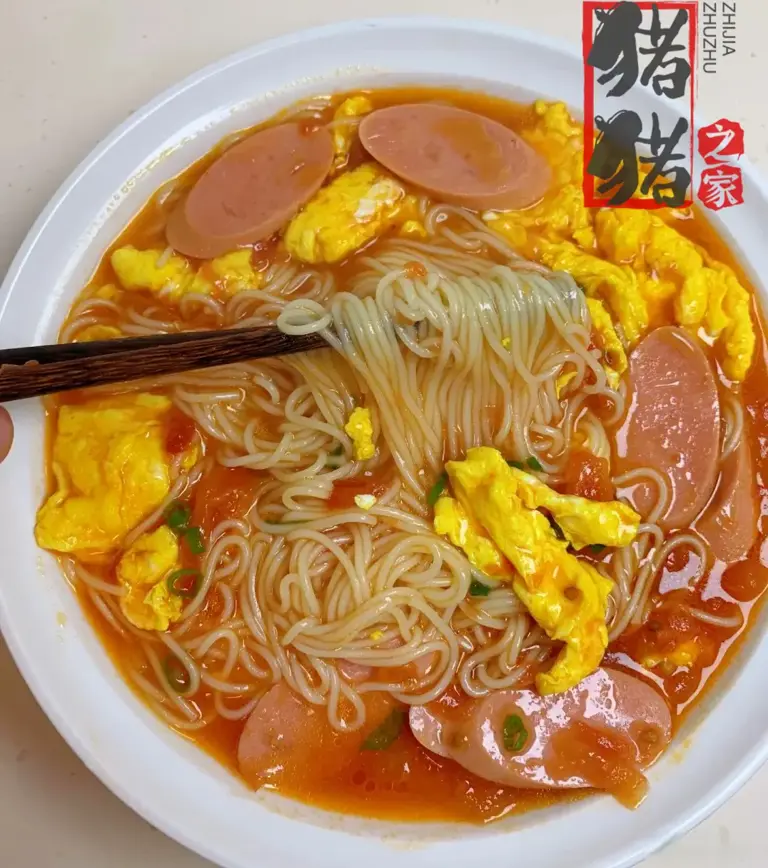 早餐来一碗热腾腾的面条，开始元气满满的一天