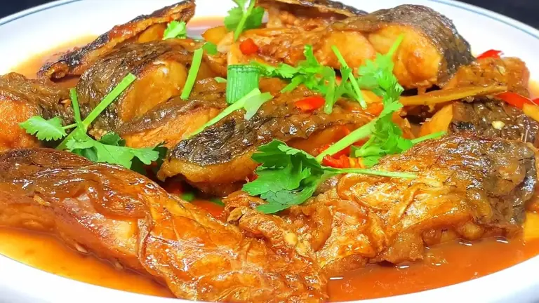 烧鱼时不要直接下锅，教你正确做法，不粘不破皮，鱼肉鲜嫩无腥味