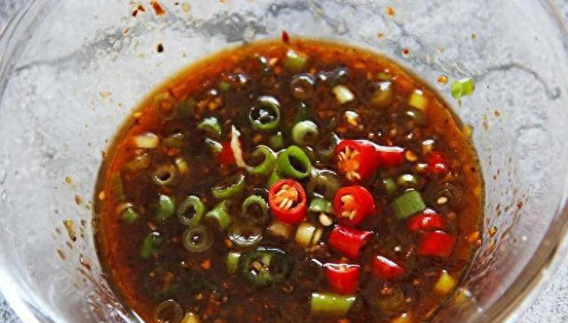 调凉菜，料汁是关键！教你“万能凉拌汁”，学会了拌啥都好吃