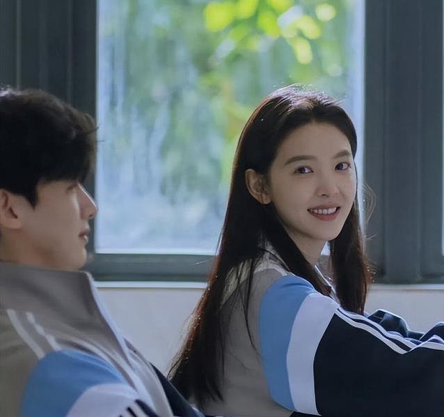 女演员长相多重要？把29岁章若楠和29岁林允对比，差距很明显