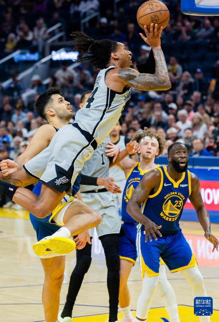 篮球——NBA常规赛：勇士不敌马刺