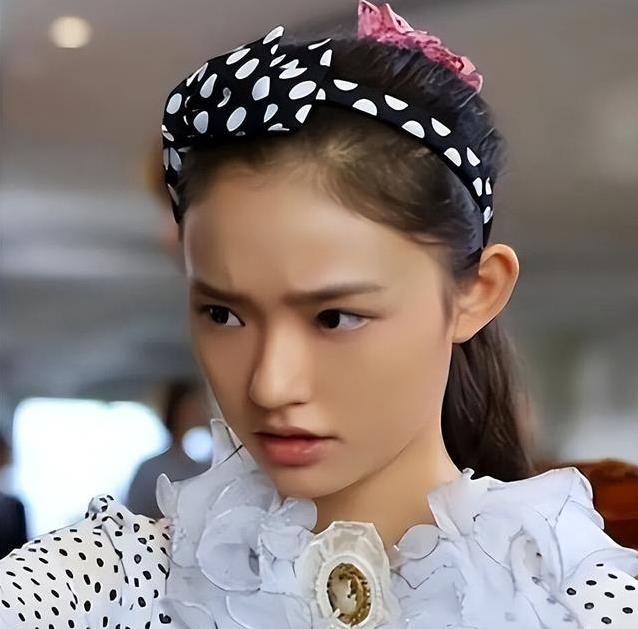 女演员长相多重要？把29岁章若楠和29岁林允对比，差距很明显