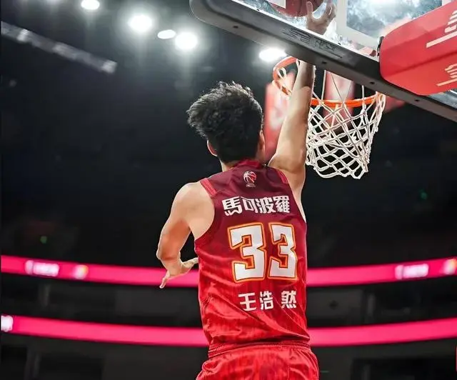 16中11爆砍32分! 21岁小将打爆胡金秋朱俊龙，球迷：未来国家队主力