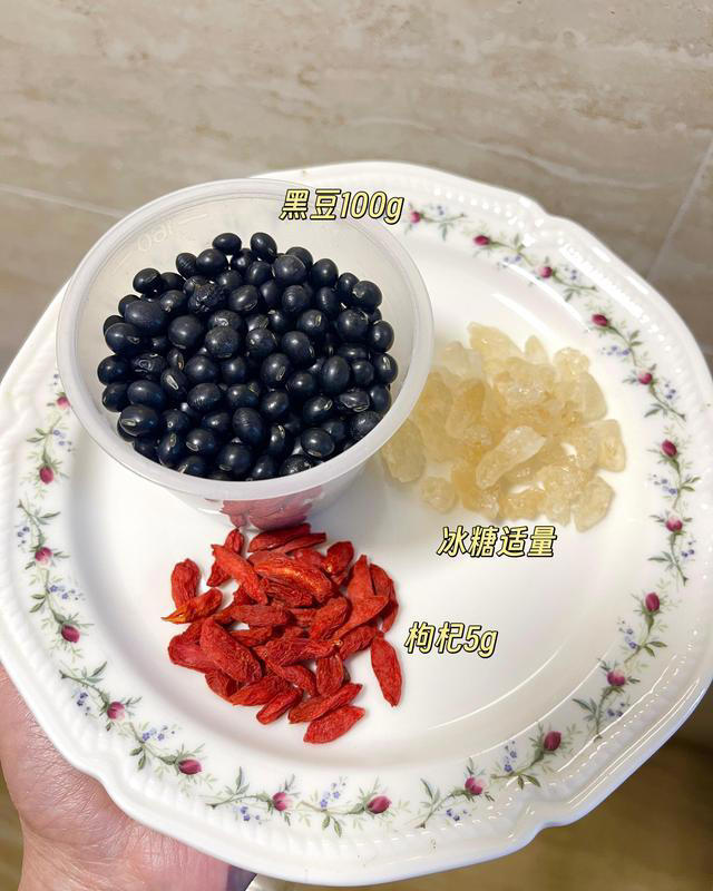 我喝了半年的黑豆枸杞汤，来说点大实话