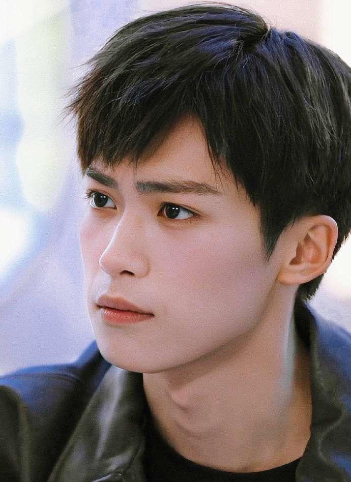 田栩宁梓渝凭什么半年狂揽13个代言?