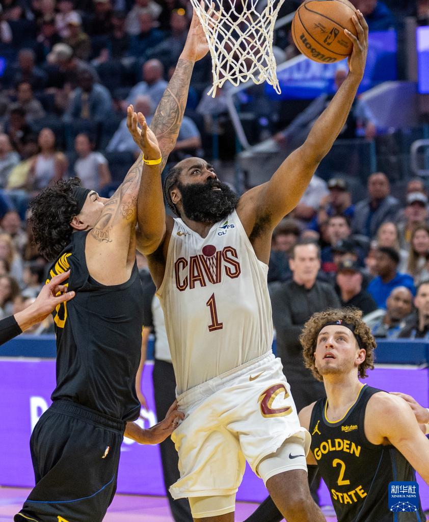 篮球——NBA常规赛：骑士胜勇士