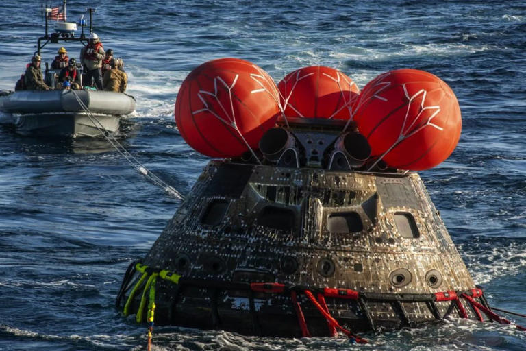 NASA阿耳忒弥斯II号乘猎户座飞船返回地球。