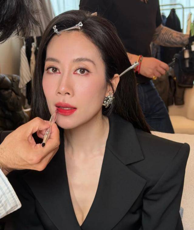 浪姐7最尴尬的姐姐，假唱、说话装嗲，网友：赶紧淘汰以后别来了