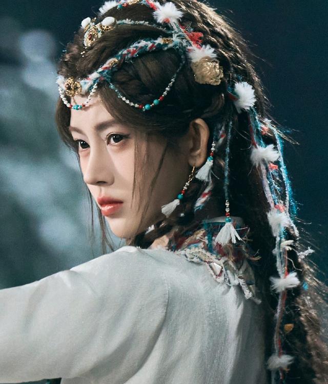 掀“古装美人”审美热议，她不愧被誉“四千年一遇美女”！