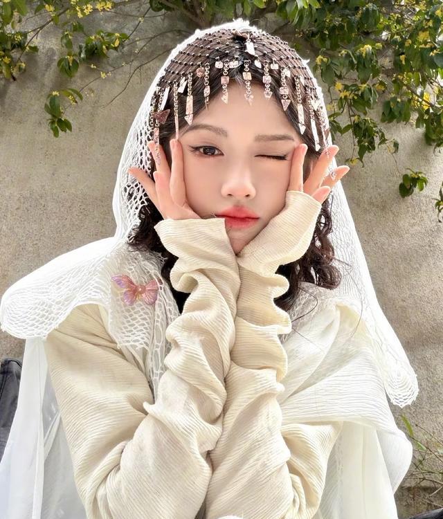 掀“古装美人”审美热议，她不愧被誉“四千年一遇美女”！