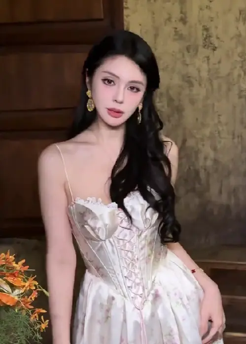 不愧是老A8! 斗鱼三S的张琪格称跟其恋爱，她直接送帕拉梅拉!