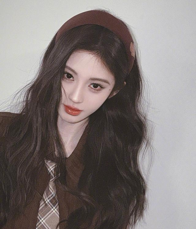 掀“古装美人”审美热议，她不愧被誉“四千年一遇美女”！