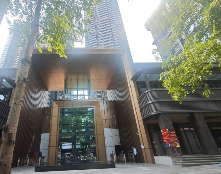 月租万元小区部分房屋变身研究生宿舍? 深圳大学回应每经：相关事项仍在推进中
