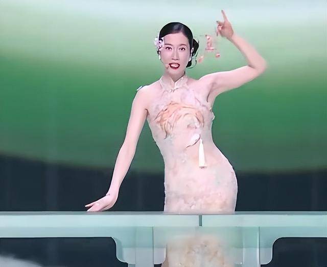 浪姐7最尴尬的姐姐，假唱、说话装嗲，网友：赶紧淘汰以后别来了
