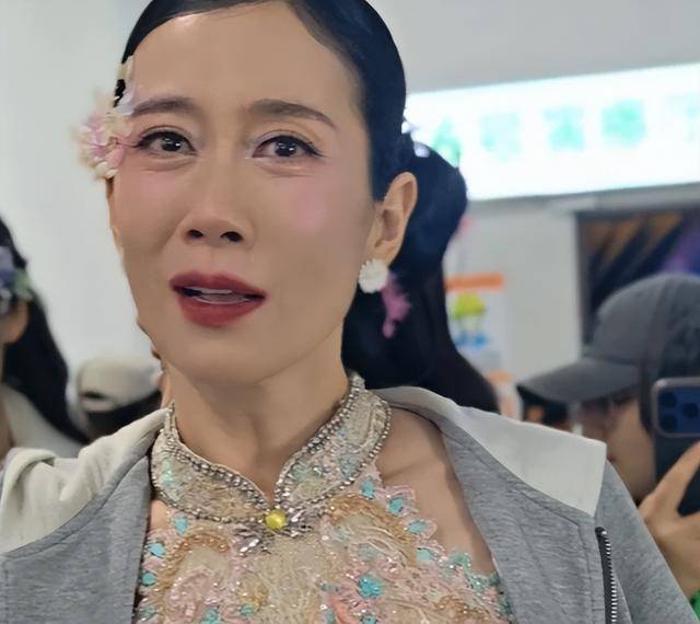 浪姐7最尴尬的姐姐，假唱、说话装嗲，网友：赶紧淘汰以后别来了